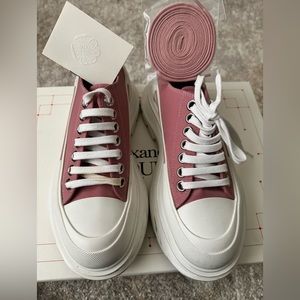 Alexander McQueen “Tread Slick Low Top” Sneaker